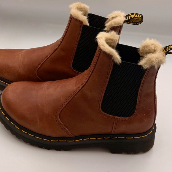 Dr Martens Women's 2976 Leonore Faux Fur-Lined Chelsea Boots Tan Leather - Picture 3 of 4